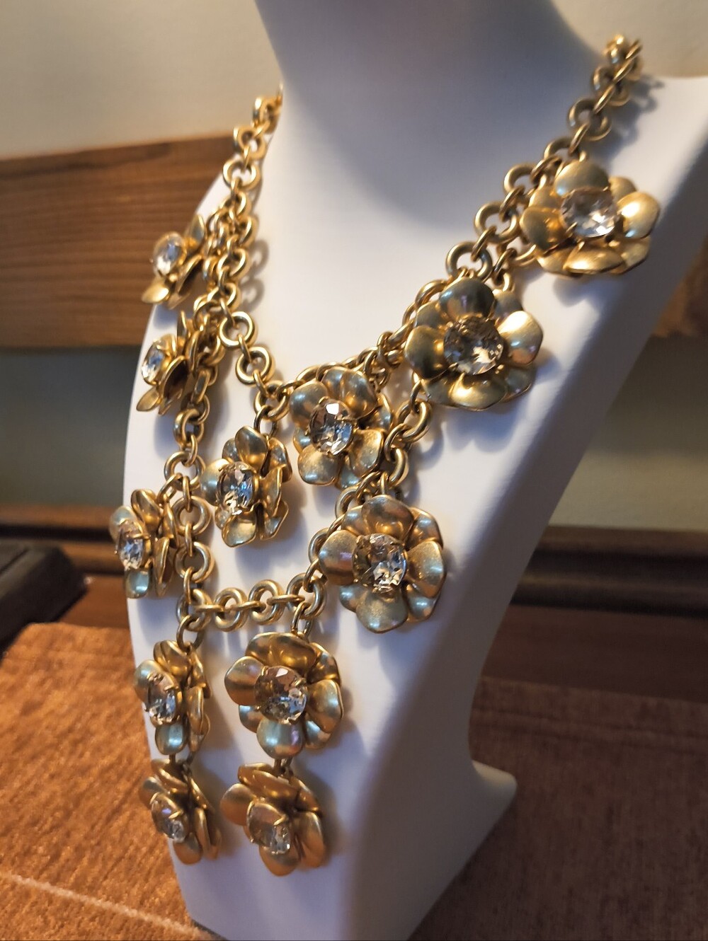 Vintage J Crew Chunky Gold Bold Flowers Huge Rhinestones Statement Necklace - Picture 2 of 9